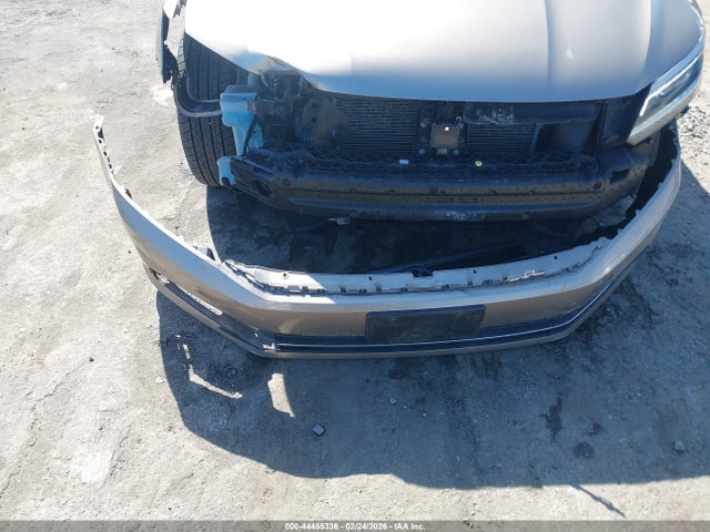 1VWBT7A34GC054053 Volkswagen Passat 1.8t Se