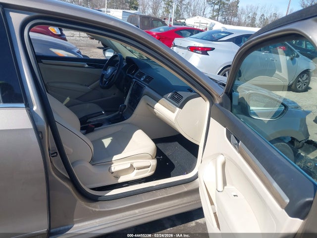 1VWBT7A34GC054053 Volkswagen Passat 1.8t Se