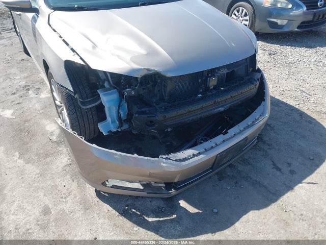 1VWBT7A34GC054053 Volkswagen Passat 1.8t Se