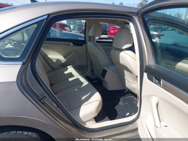 1VWBT7A34GC054053 Volkswagen Passat 1.8t Se