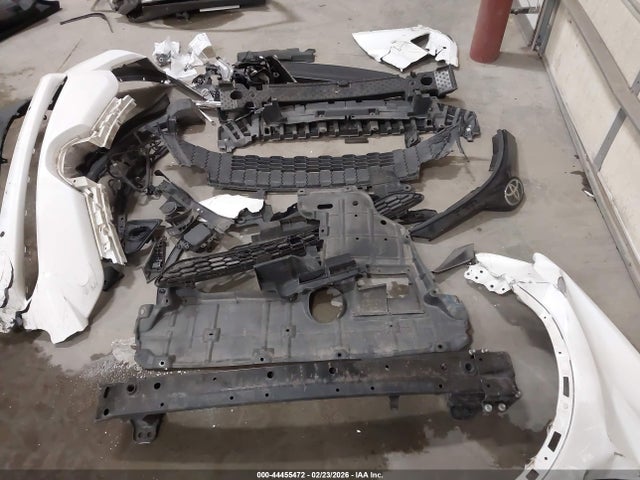 2T3JFREV5GW419284 Toyota RAV4 SE