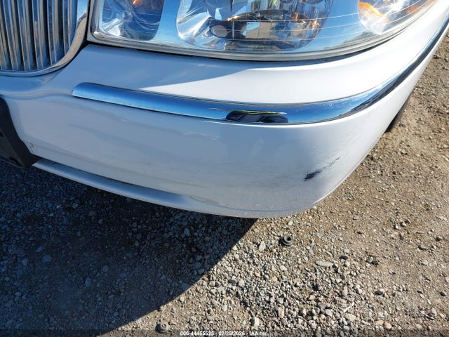 Продажа на аукционе авто 2002 Lincoln Town Car Signature, vin: 1LNHM82W72Y633036, номер лота: 44455525