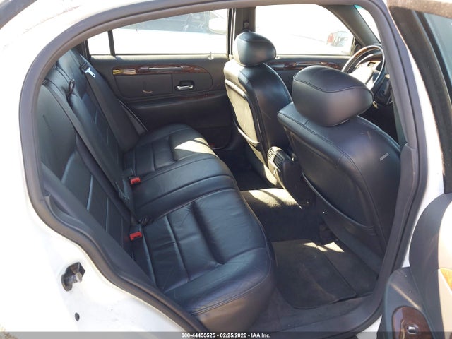 Продажа на аукционе авто 2002 Lincoln Town Car Signature, vin: 1LNHM82W72Y633036, номер лота: 44455525
