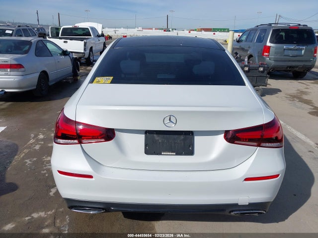 WDD3G4EB0KW023195 Mercedes-Benz A 220