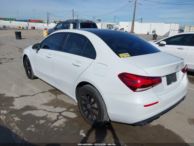 WDD3G4EB0KW023195 Mercedes-Benz A 220