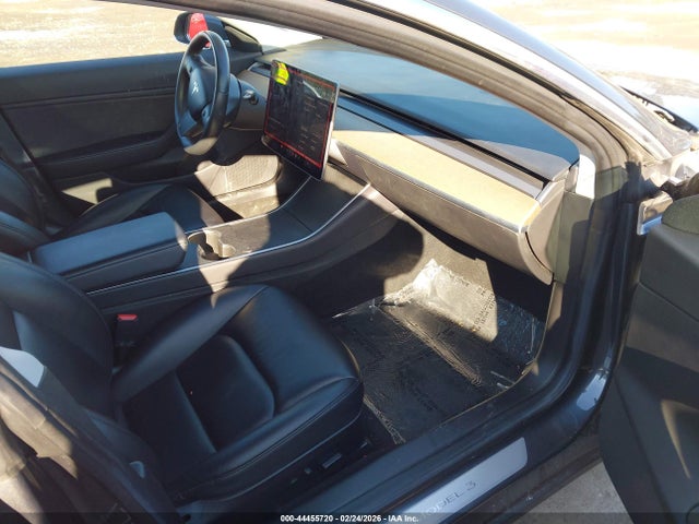 5YJ3E1EB5JF121236 Tesla Model 3 Long Range/performance