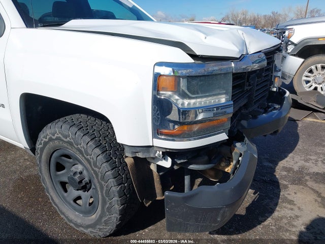 1GCNKNEC6JZ237993 Chevrolet Silverado 1500 Wt