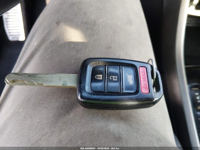 44456003 :رقم المزاد ، 1HGCR2F15HA010657 vin ، 2017 Honda Accord Sport Se مزاد بيع