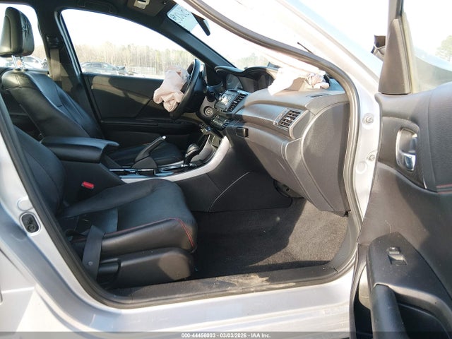 44456003 :رقم المزاد ، 1HGCR2F15HA010657 vin ، 2017 Honda Accord Sport Se مزاد بيع