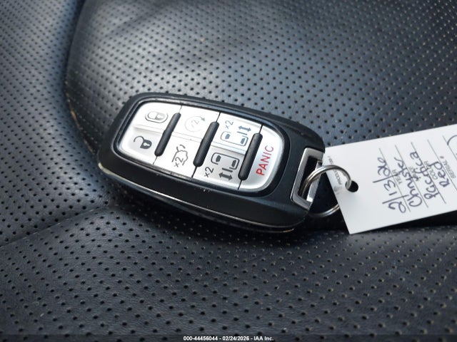 2023 Chrysler Pacifica Hybrid Limited მანქანა იყიდება აუქციონზე, vin: 2C4RC1S75PR500220, აუქციონის ნომერი: 44456044