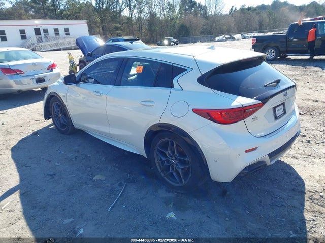 2018 INFINITI QX30 SJKCH5CP3JA040321 Photo 2