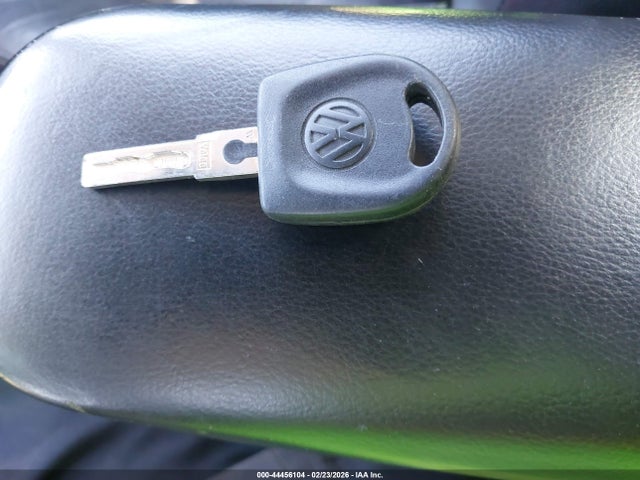 Продаж на аукціоні авто 2001 Volkswagen New Beetle Glx, vin: 3VWDC21C71M413378, номер лоту: 44456104