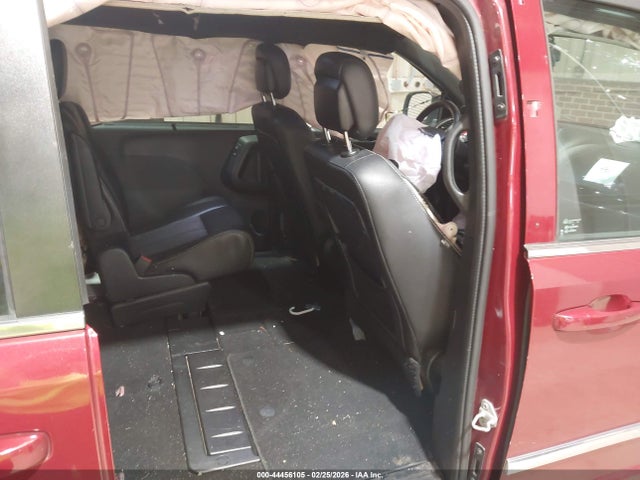 44456105 :رقم المزاد ، 2C4RC1HGXER413059 vin ، 2014 Chrysler Town & Country S مزاد بيع