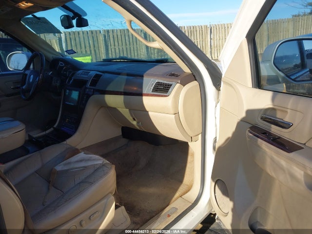 2011 CADILLAC ESCALADE ESV 1GYS3JEF1BR159427 Photo 4