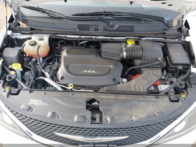 2017 Chrysler Pacifica Limited მანქანა იყიდება აუქციონზე, vin: 2C4RC1GG4HR778262, აუქციონის ნომერი: 44456236