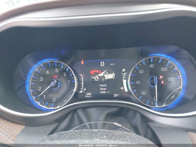 2017 Chrysler Pacifica Limited მანქანა იყიდება აუქციონზე, vin: 2C4RC1GG4HR778262, აუქციონის ნომერი: 44456236