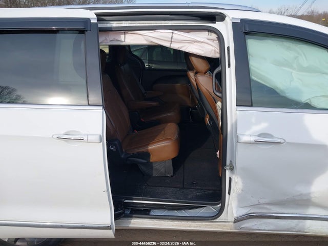 2017 Chrysler Pacifica Limited მანქანა იყიდება აუქციონზე, vin: 2C4RC1GG4HR778262, აუქციონის ნომერი: 44456236