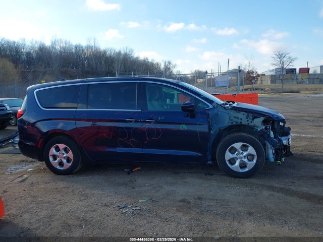 2018 Chrysler Pacifica Hybrid Touring Plus მანქანა იყიდება აუქციონზე, vin: 2C4RC1H74JR262360, აუქციონის ნომერი: 44456398