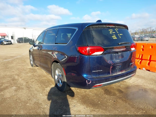 2018 Chrysler Pacifica Hybrid Touring Plus მანქანა იყიდება აუქციონზე, vin: 2C4RC1H74JR262360, აუქციონის ნომერი: 44456398