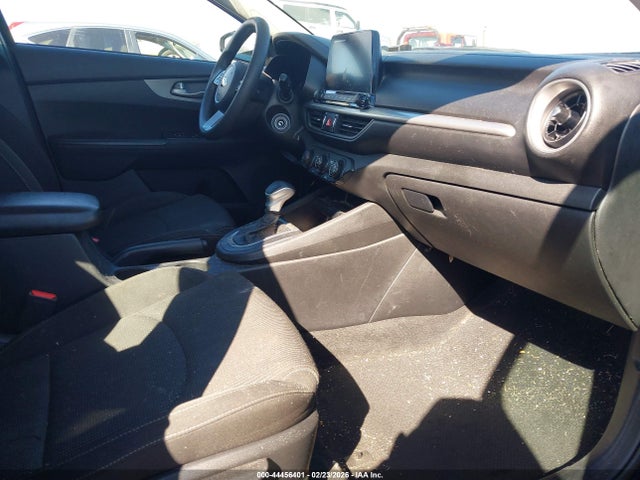 44456401 :رقم المزاد ، 3KPF24AD0ME360279 vin ، 2021 Kia Forte Lxs مزاد بيع