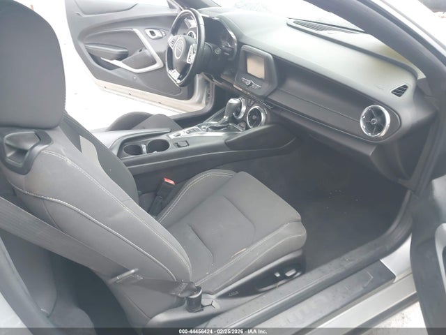 2018 CHEVROLET CAMARO 1G1FB1RX7J0144391 Photo 4
