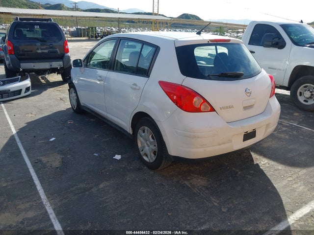 2011 NISSAN VERSA 3N1BC1CP0BL410630 Photo 2