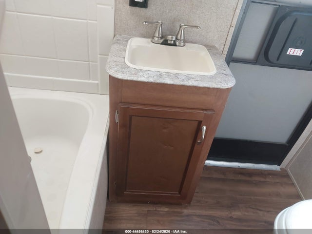 Forest River Catalina Coachman 2017 5ZT2CAXB1HT010722 Image 13