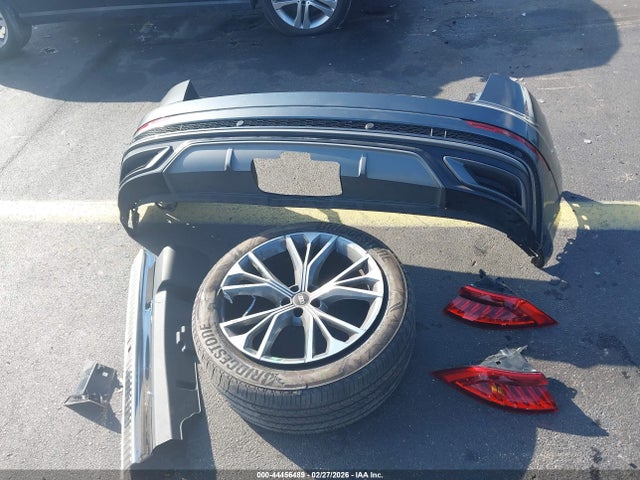 44456489 :رقم المزاد ، WA1EVAF13MD022127 vin ، 2021 Audi Q8 Premium Plus 55 Tfsi Quattro Tiptronic مزاد بيع