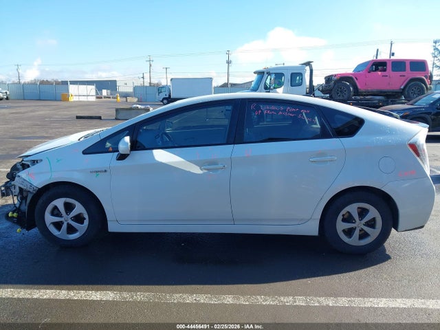 Toyota Prius Three 2014 JTDKN3DU8E1833930 Image 15