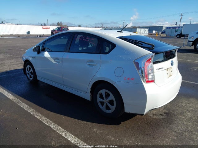 2014 TOYOTA PRIUS JTDKN3DU8E1833930 Photo 2