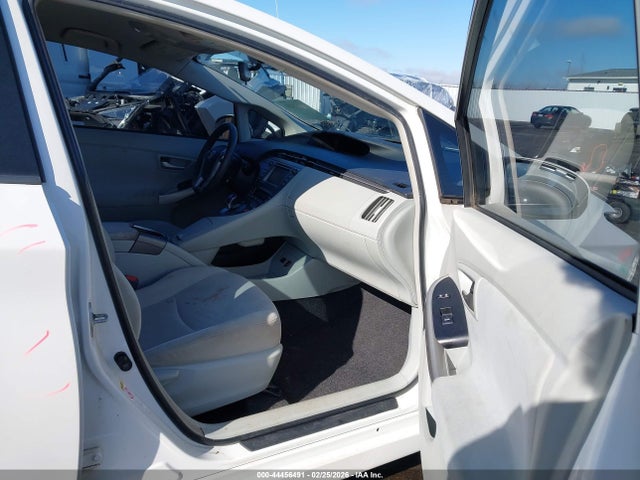 2014 TOYOTA PRIUS JTDKN3DU8E1833930 Photo 4