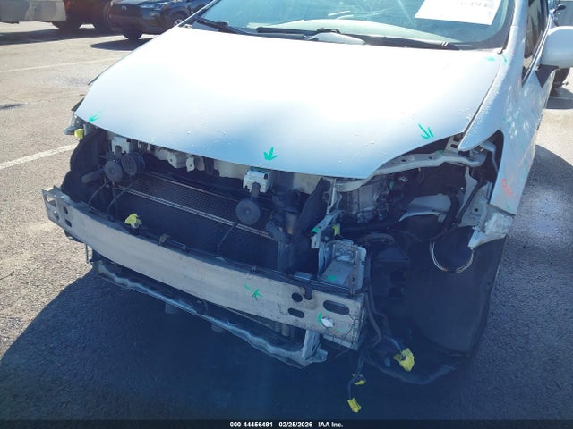 2014 TOYOTA PRIUS JTDKN3DU8E1833930 Photo 5