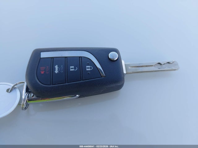 5YFB4MDE7RP202217 Toyota COROLLA LE