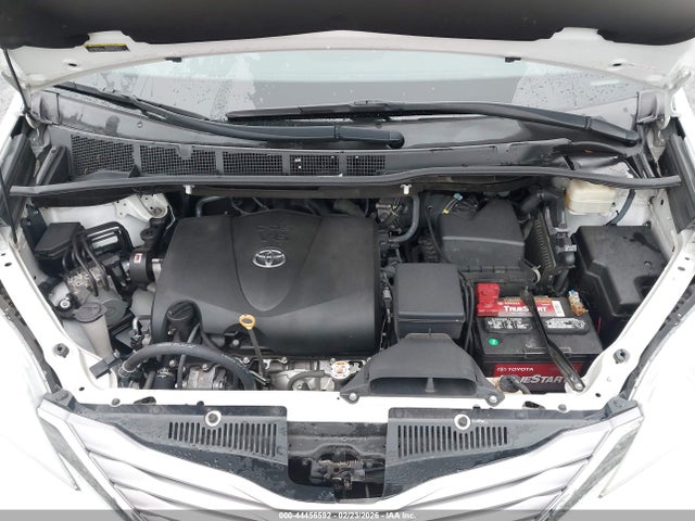 5TDYZ3DC1HS793445 Toyota Sienna Xle Premium 8 Passenger