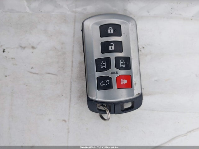 5TDYZ3DC1HS793445 Toyota Sienna Xle Premium 8 Passenger
