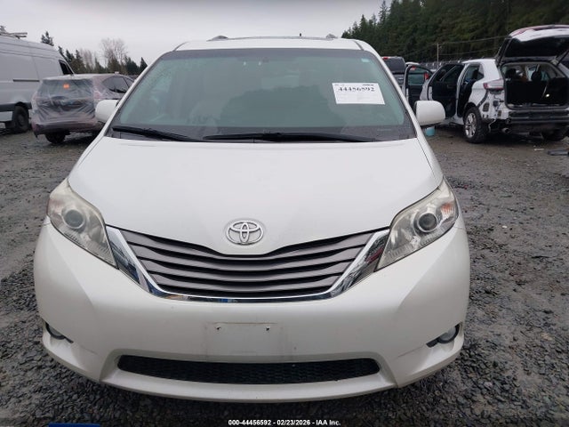 5TDYZ3DC1HS793445 Toyota Sienna Xle Premium 8 Passenger