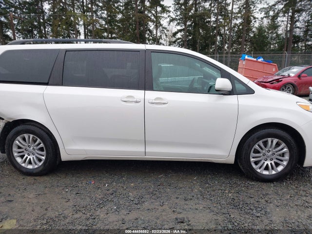 5TDYZ3DC1HS793445 Toyota Sienna Xle Premium 8 Passenger