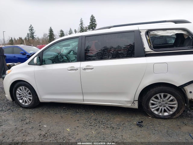 5TDYZ3DC1HS793445 Toyota Sienna Xle Premium 8 Passenger