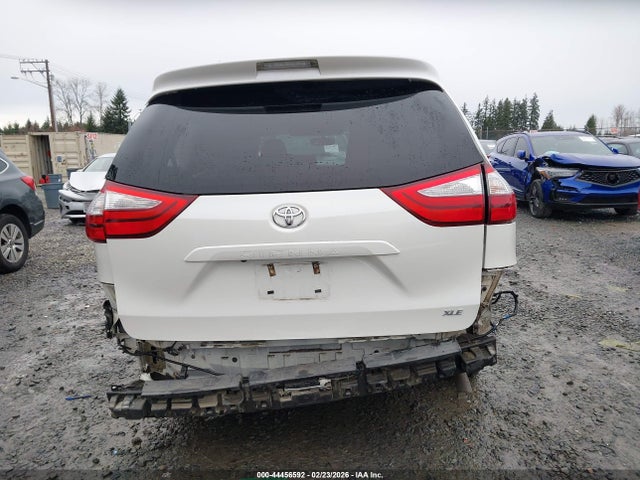 5TDYZ3DC1HS793445 Toyota Sienna Xle Premium 8 Passenger
