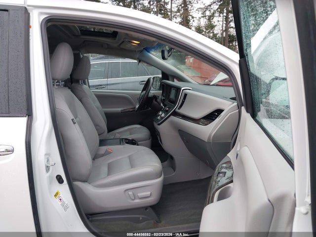 5TDYZ3DC1HS793445 Toyota Sienna Xle Premium 8 Passenger