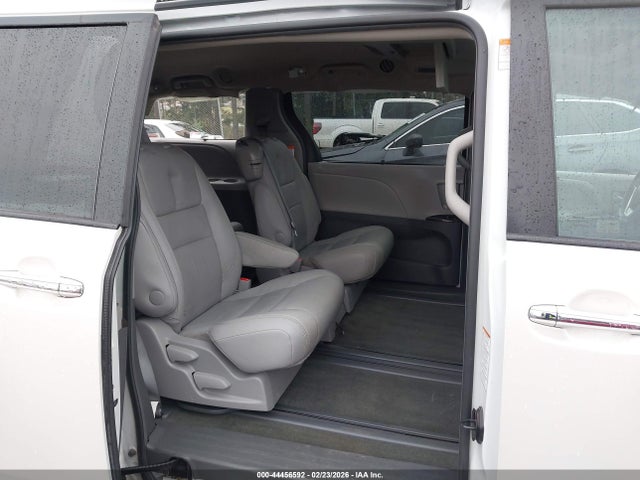 5TDYZ3DC1HS793445 Toyota Sienna Xle Premium 8 Passenger