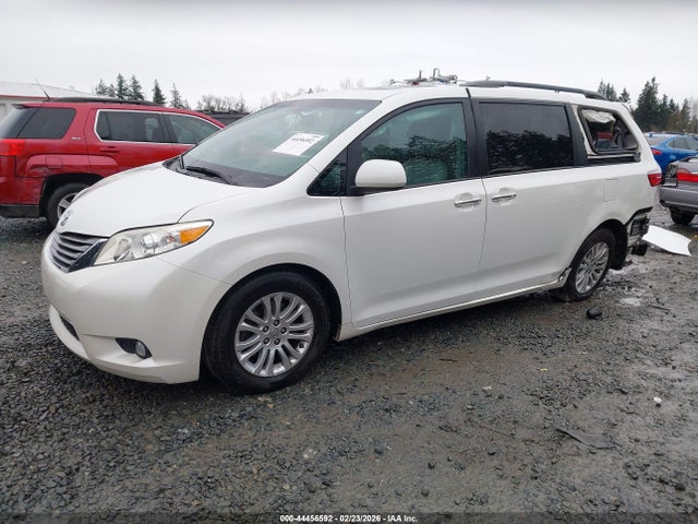 5TDYZ3DC1HS793445 Toyota Sienna Xle Premium 8 Passenger