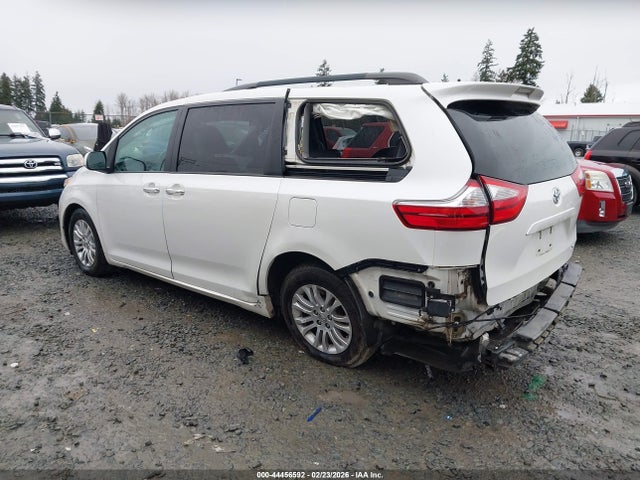 5TDYZ3DC1HS793445 Toyota Sienna Xle Premium 8 Passenger