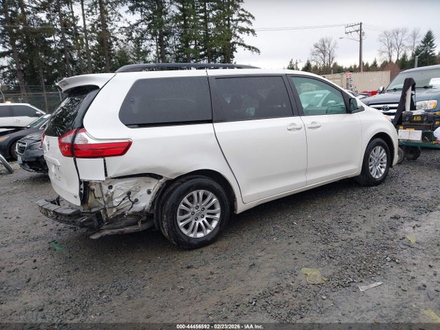 5TDYZ3DC1HS793445 Toyota Sienna Xle Premium 8 Passenger