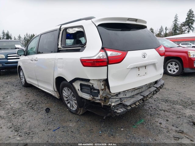 5TDYZ3DC1HS793445 Toyota Sienna Xle Premium 8 Passenger