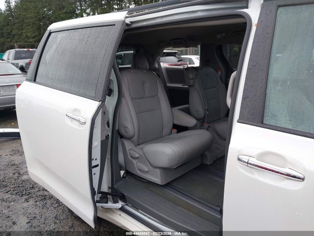 5TDYZ3DC1HS793445 Toyota Sienna Xle Premium 8 Passenger