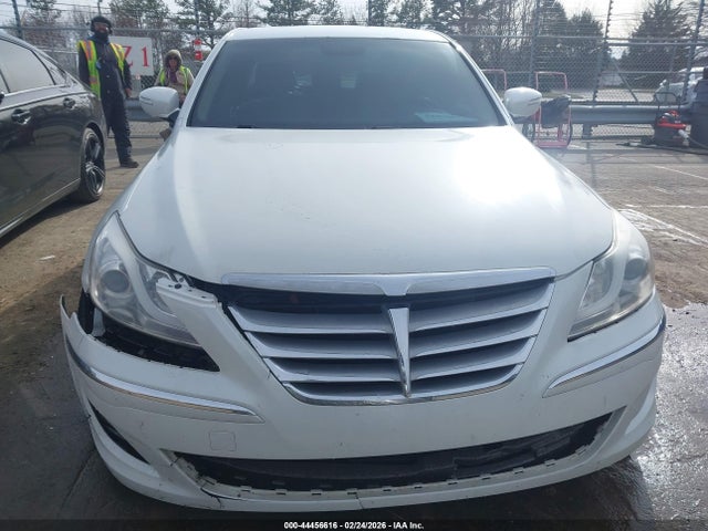 2013 Hyundai Genesis 3.8 მანქანა იყიდება აუქციონზე, vin: KMHGC4DDXDU214322, აუქციონის ნომერი: 44456616