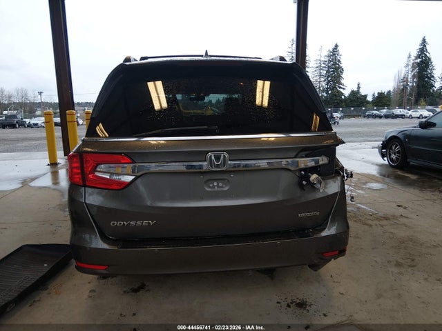 Honda Odyssey Touring 2018 5FNRL6H85JB010540 Image 17