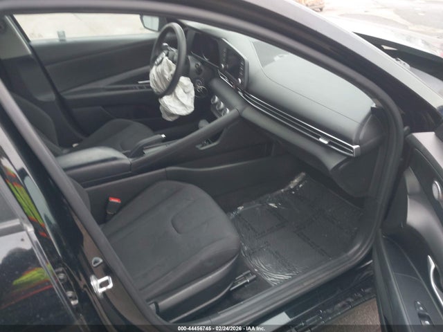 KMHLL4AG8MU110392 Hyundai ELANTRA SE