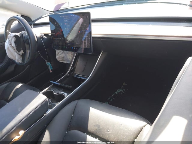 44456778 :رقم المزاد ، 5YJ3E1EB4KF387039 vin ، 2019 Tesla Model 3 Long Range/performance مزاد بيع